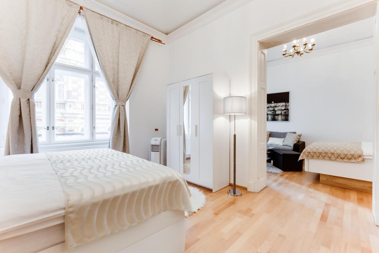 Wenceslas Square Royal Apartment Прага Екстериор снимка