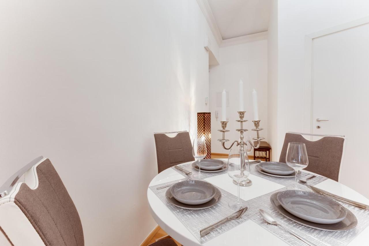 Wenceslas Square Royal Apartment Прага Екстериор снимка