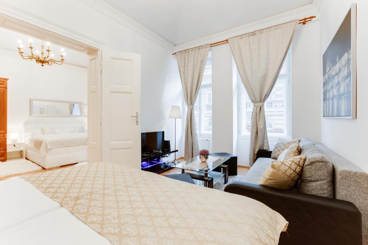 Wenceslas Square Royal Apartment Прага Екстериор снимка