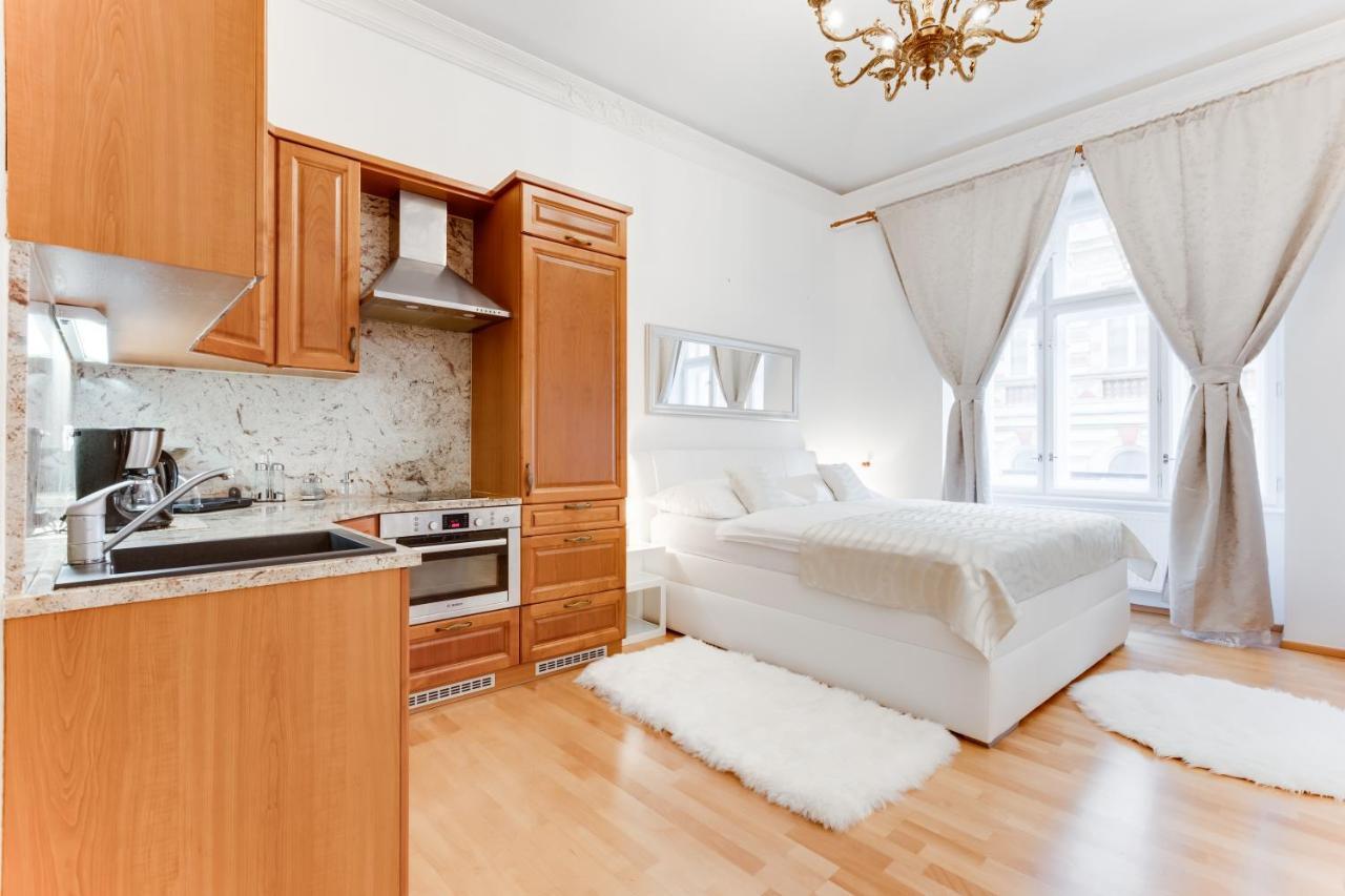 Wenceslas Square Royal Apartment Прага Екстериор снимка