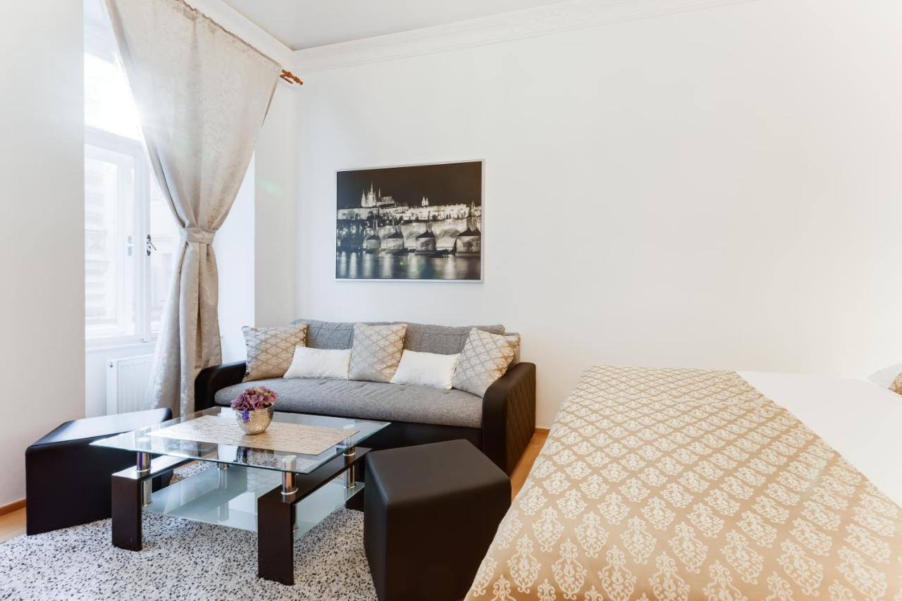 Wenceslas Square Royal Apartment Прага Екстериор снимка